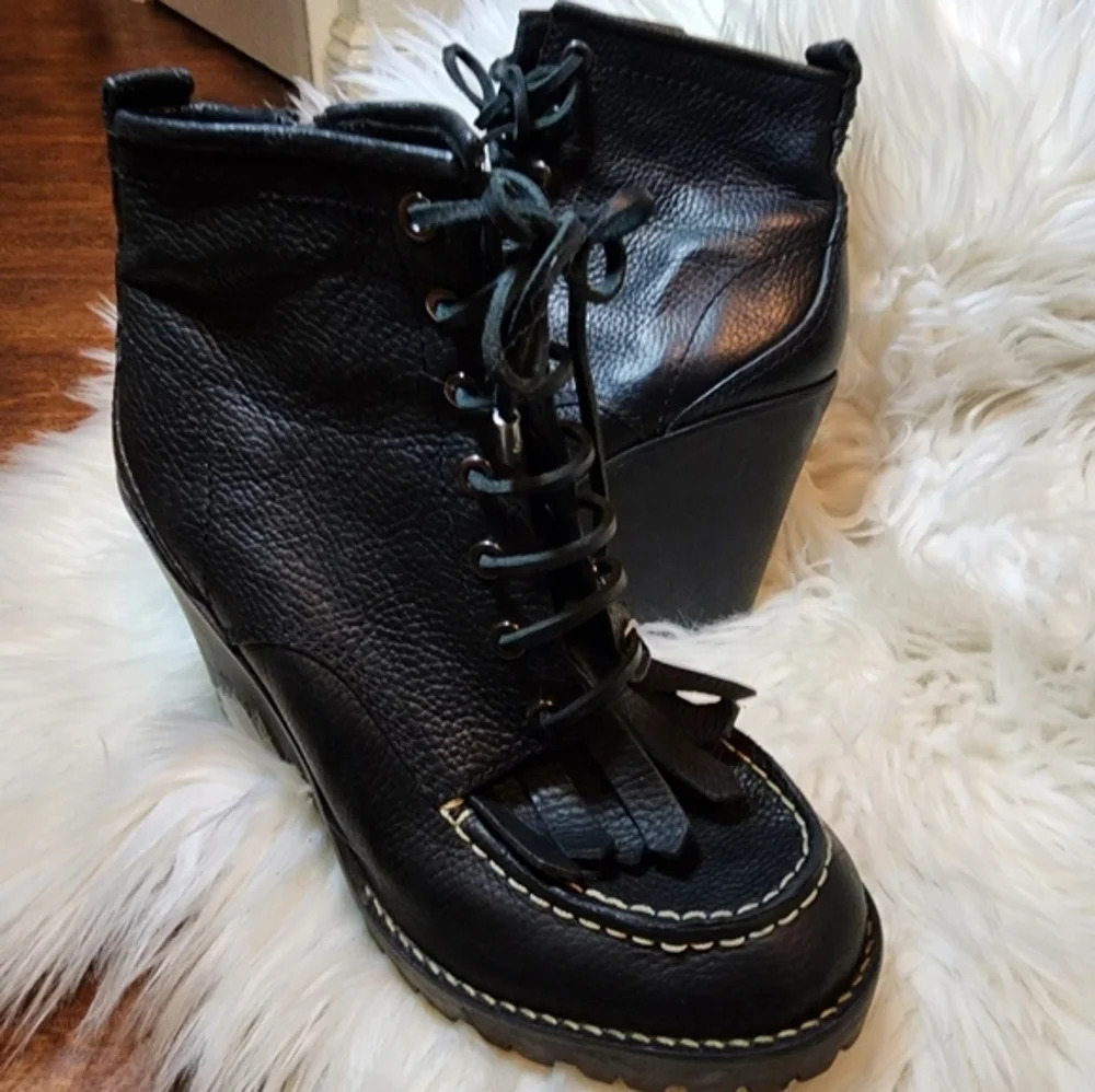 Tory Burch Kiltie Fringe Wedge Boots 10 - Picture 3 of 13